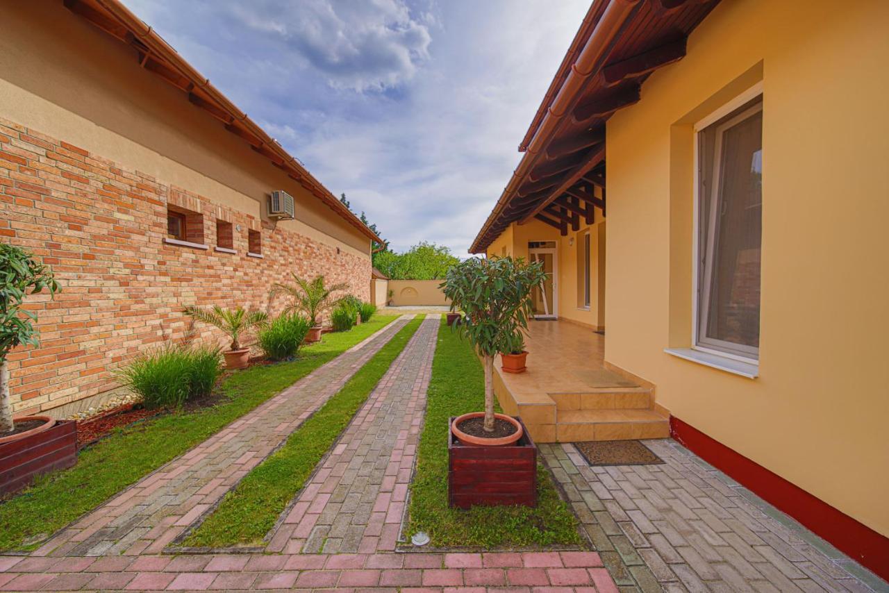 Kalvin Utcai Apartmanok Hajdúszoboszló Exterior foto