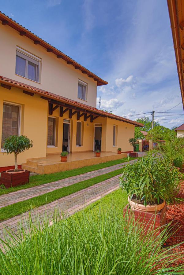 Kalvin Utcai Apartmanok Hajdúszoboszló Exterior foto